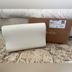NWT - Tempur-Pedic TEMPUR-Neck Pillow with Cooling - Size Large